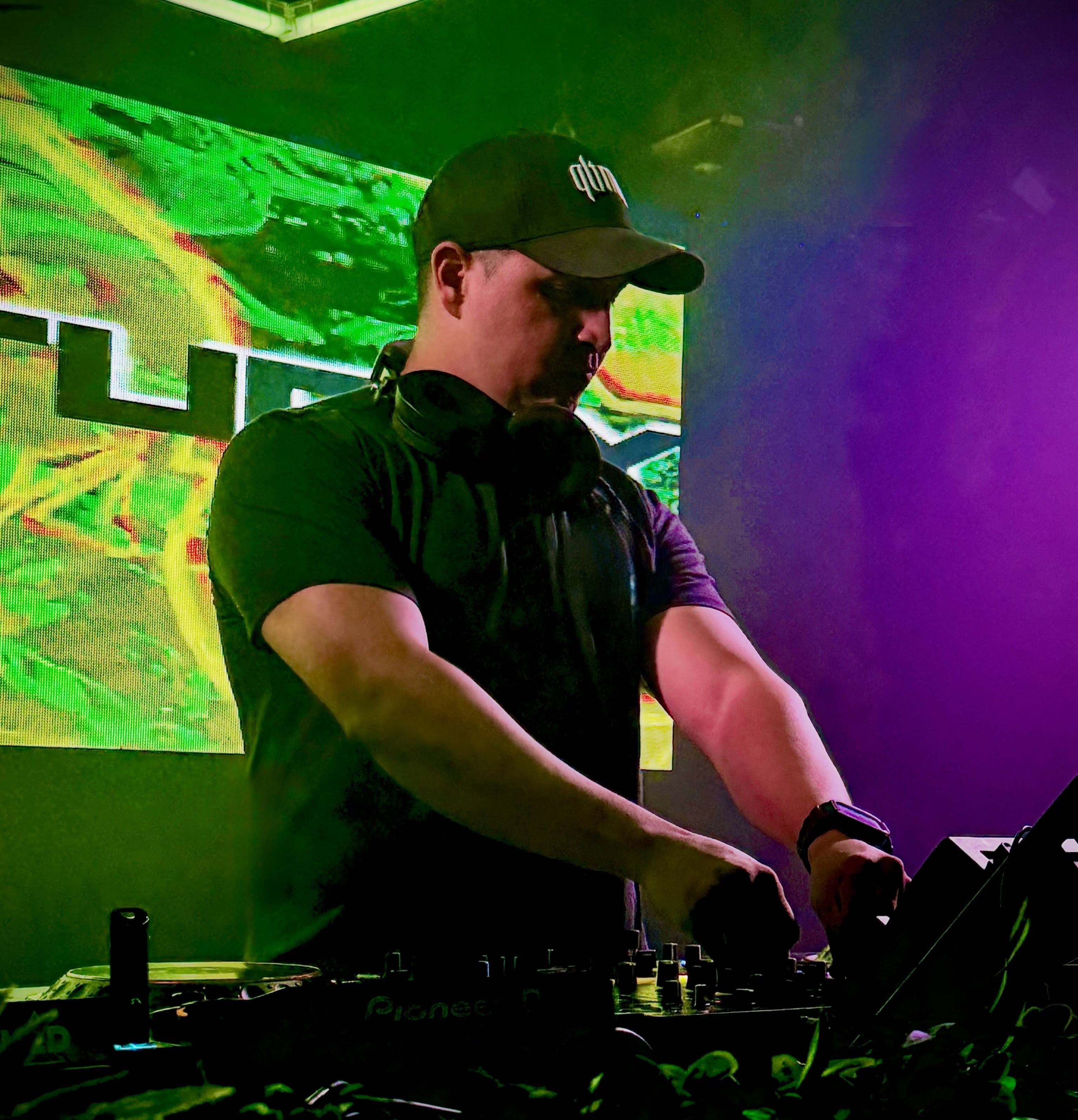 DJ XP – OPEN FORMAT at 1st Street Bar in San Diego, CA